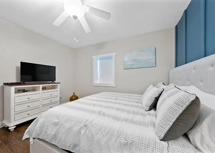 Apartment San Carlos Penthouse 5 By Youngs Suncoast
